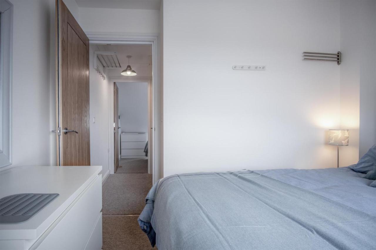 Ramsey Apartment - 2 Bedroom Apartment - Tenby Bagian luar foto